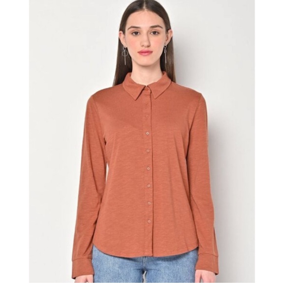 Gap Soft Knitted Shirt in Saddle Brown. Size medium. - Picture 3 of 16